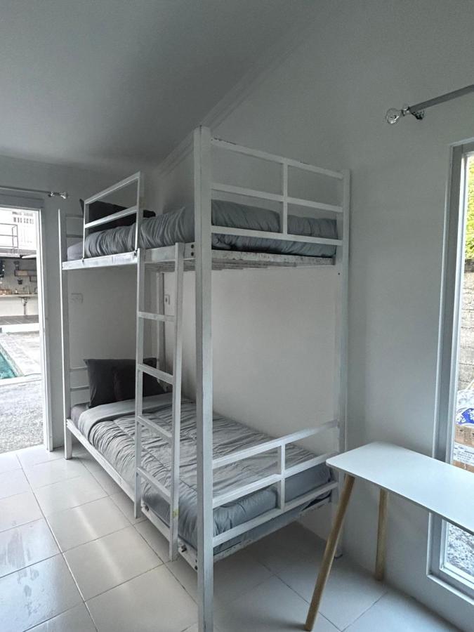 Guest house White Sandat *