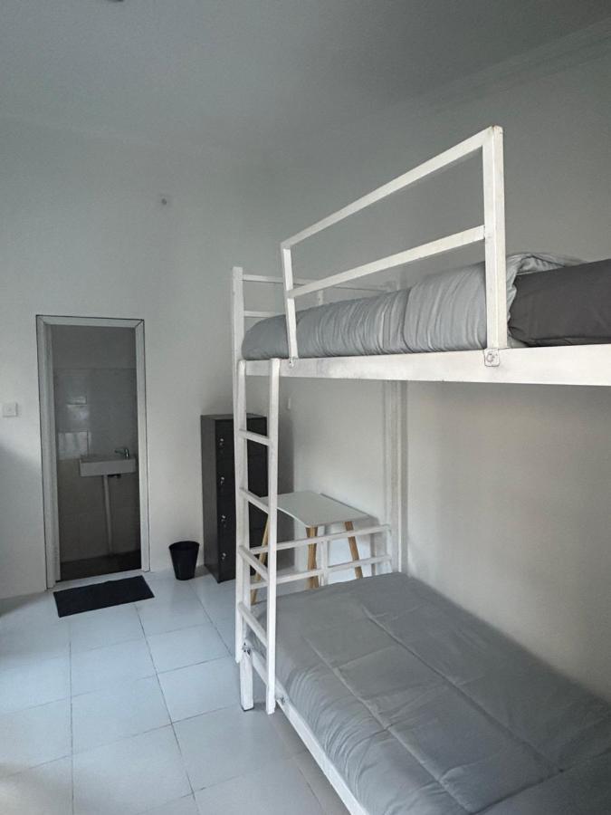 White Sandat Guest house *