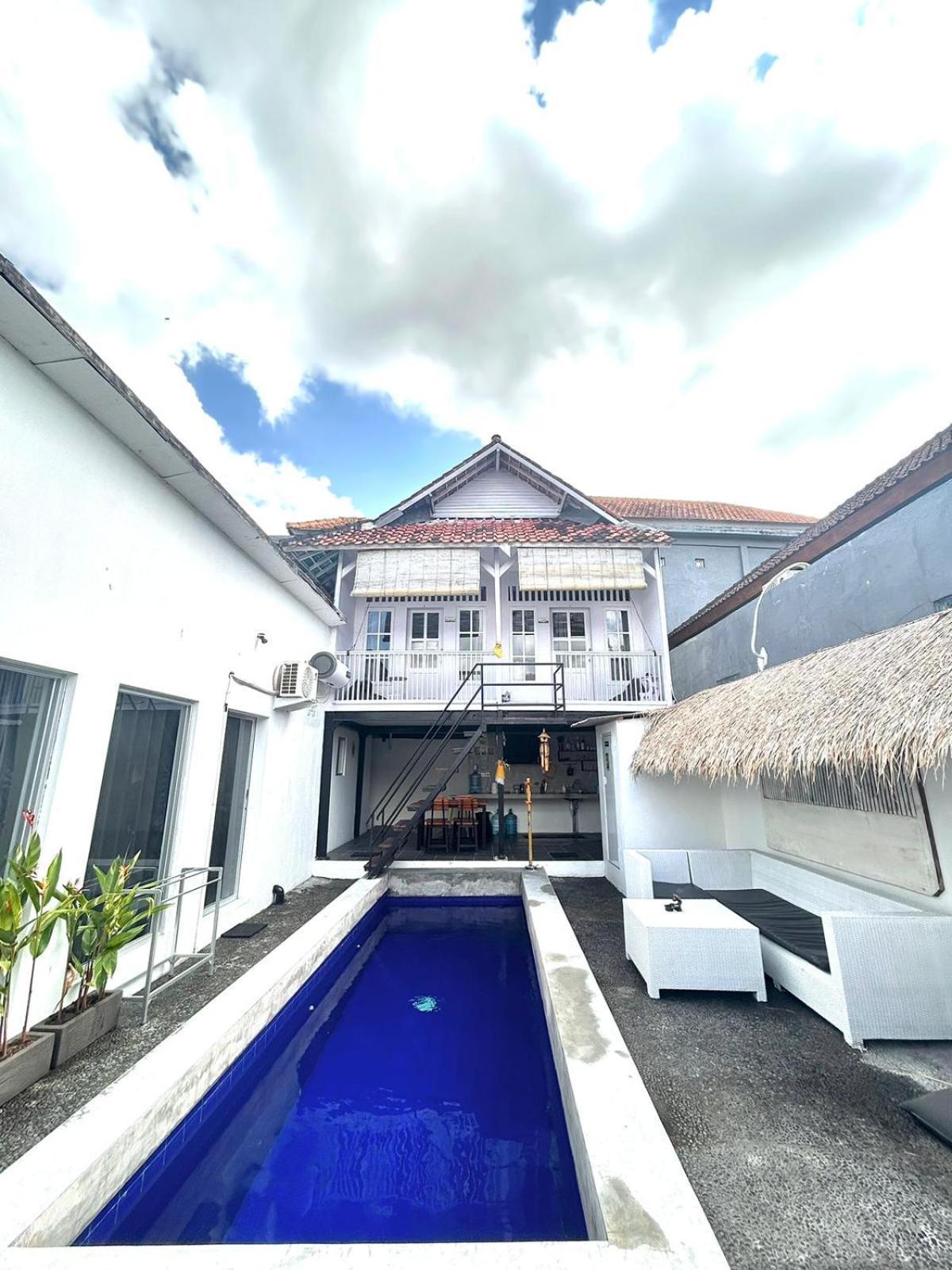 Guest house White Sandat *