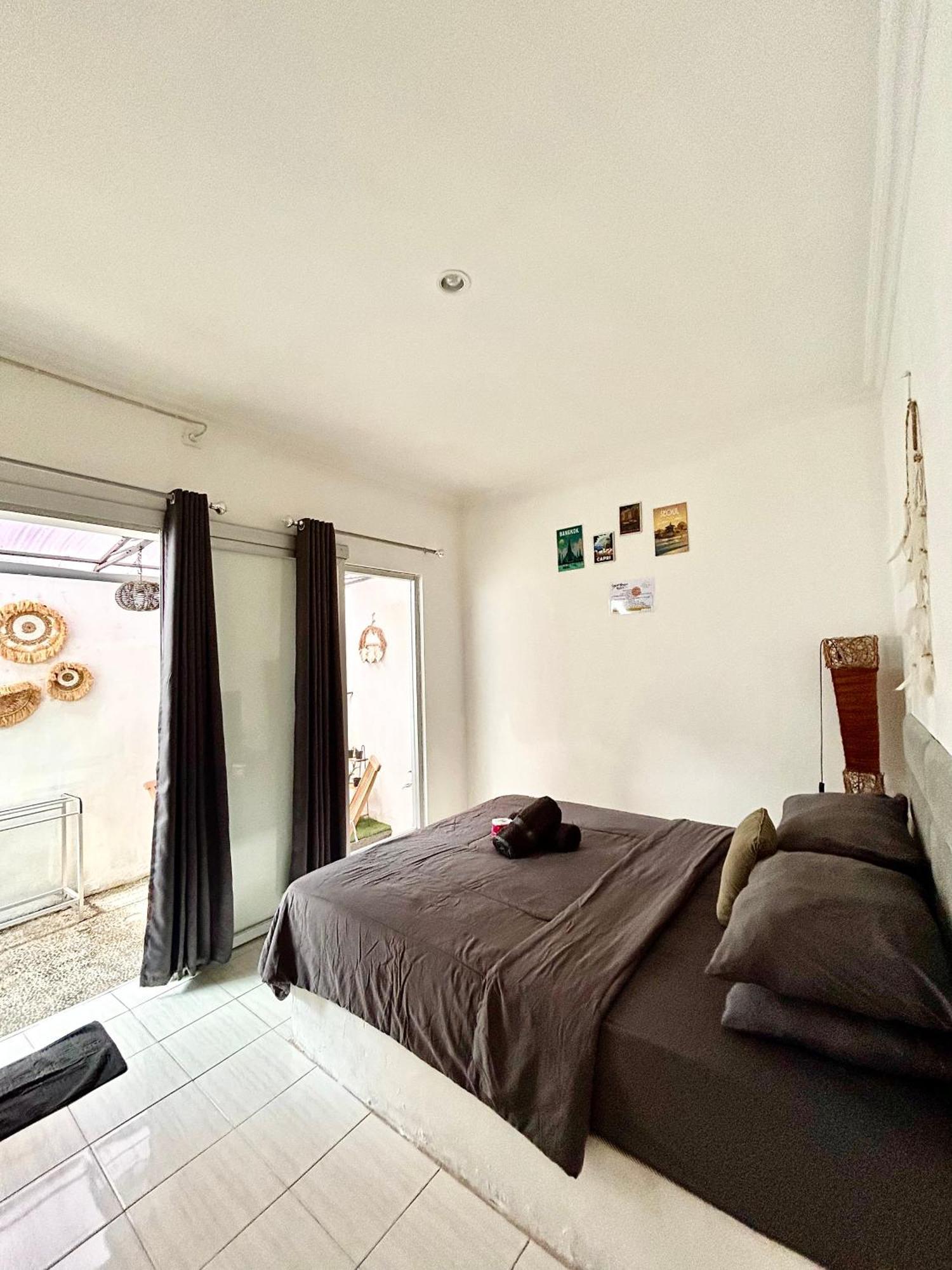 White Sandat Guest house *